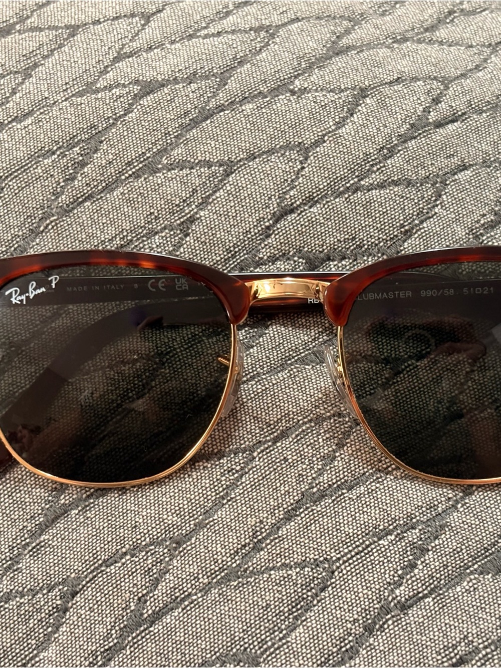 Ray-Ban Clubmaster Sunglasses Tortoise & Gold with Dark Lenses